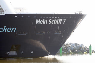 2-letnie dziecko wypadło za burtę wycieczkowca! Runęło z 4 metrów do wody!