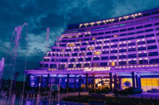 Już wiadomo, ile kosztowała budowa Hotelu Gołębiewski w Pobierowie. Astronomiczna kwota
