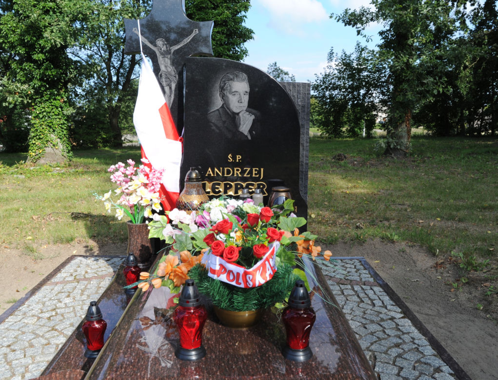Czy w Warszawie powinien stanąć pomnik Andrzeja Leppera? Sprawdzamy co myślą o tym mieszkańcy 