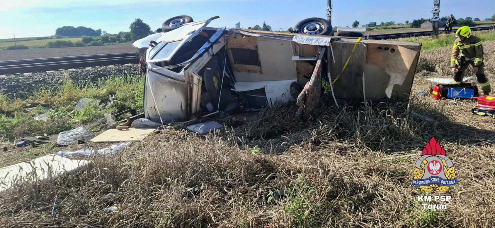 Tragiczny wypadek kampera na przejeździe kolejowym w Gronówku