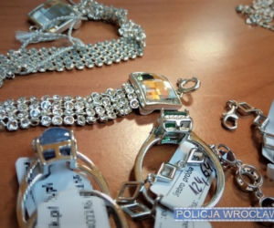 Pracownica poczty okradała przesyłki