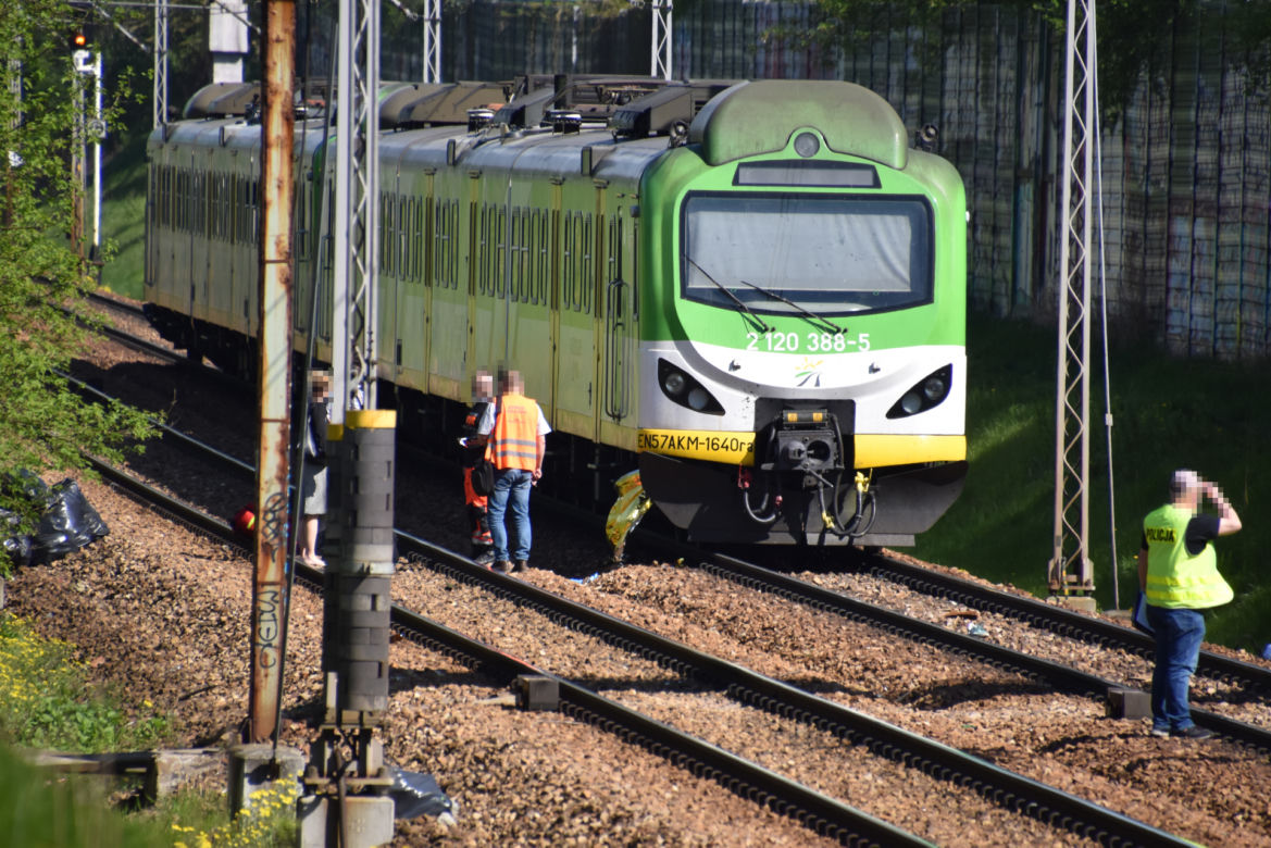 Pociąg Kolei Mazowieckich potrącił śmiertelnie mężczyznę