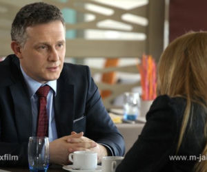 M jak miłość. Artur Rogowski (Robert Moskwa) i Teresa (Dominika Łakomska)