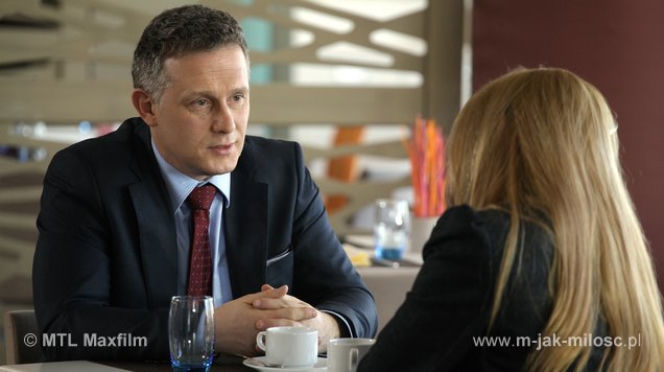 M jak miłość. Artur Rogowski (Robert Moskwa) i Teresa (Dominika Łakomska)