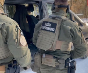 Celnicy zlikwidowali nielegalną fabrykę papierosów. Przejęli towar warty ponad 10 milionów