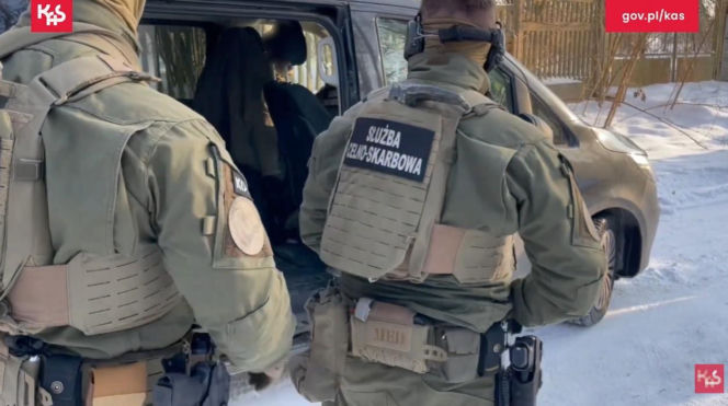 Celnicy zlikwidowali nielegalną fabrykę papierosów. Przejęli towar warty ponad 10 milionów