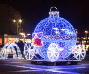 Iluminacja świąteczna na pl. Lotników