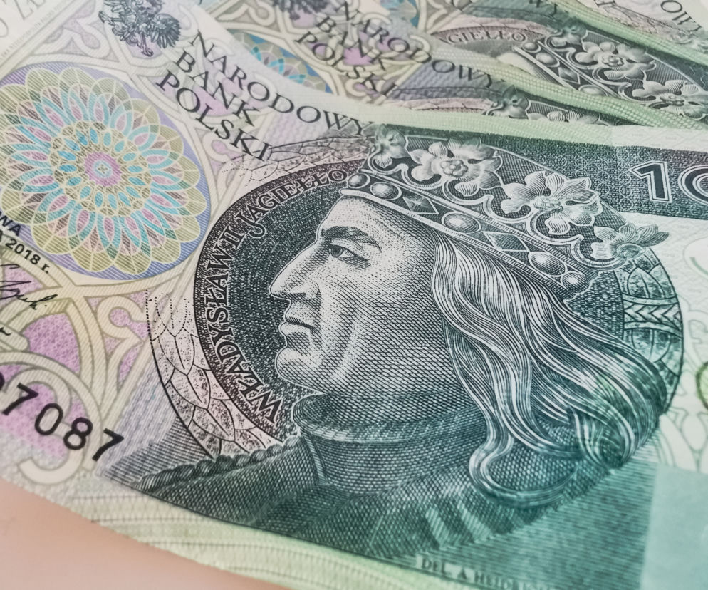 Polacy za tę samą usługę płacą o 426 tys. zł więcej 