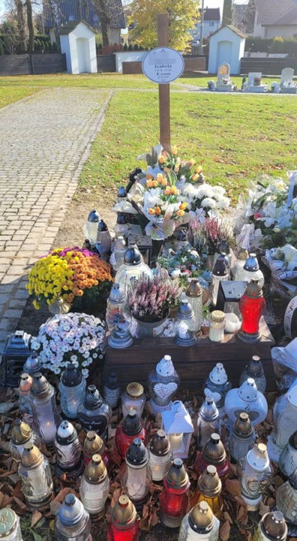 Tak wygląda grób Izy i Leosia