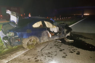 ŚMIERTELNY wypadek na drodze S17. Po uderzeniu w bariery ZGINĄŁ pasażer BMW [ZDJĘCIA]