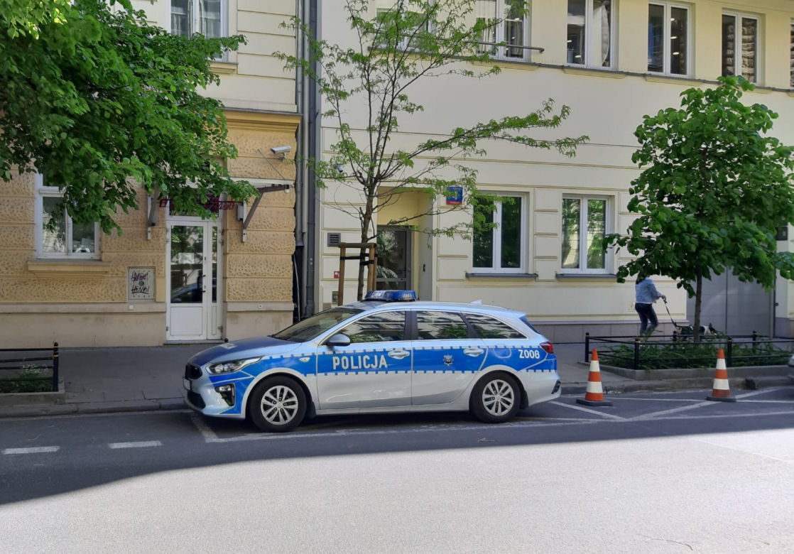 Zwłoki mężczyzny pod klubem nocnym na ul. Pankiewicza 4 w Warszawie.