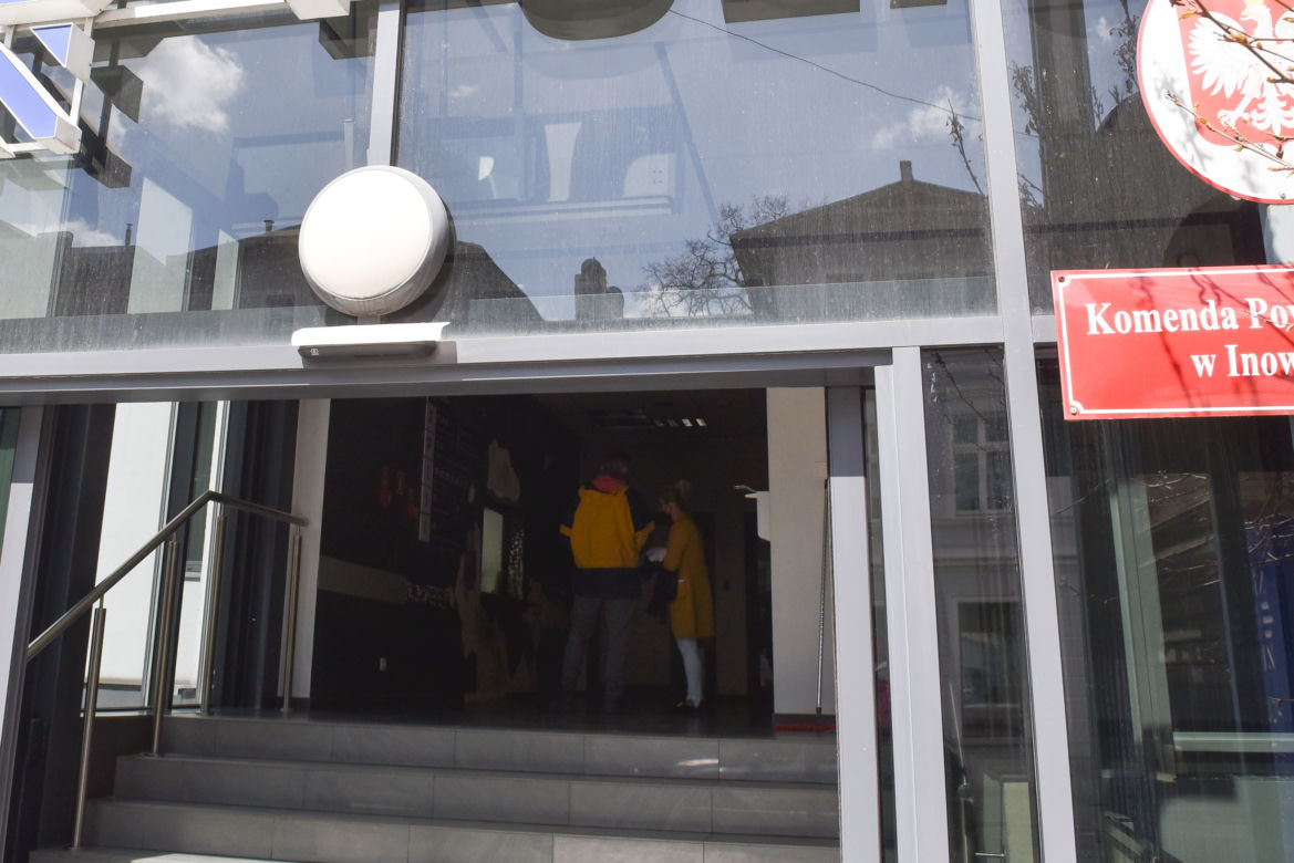 Dramat na komendzie w Inowrocławiu. Młody policjant strzelił sobie w głowę