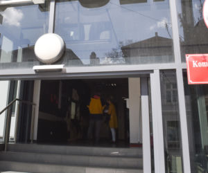 Dramat na komendzie w Inowrocławiu. Młody policjant strzelił sobie w głowę