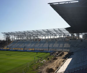 Zachodnia trybuna stadionu w Szczecinie już zadaszona