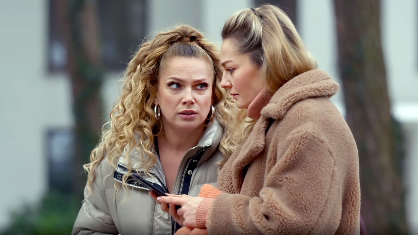 Przyjaciółki, odcinek 246: Inga (Małgorzata Socha), Patrycja (Joanna Liszowska)