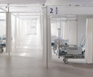 Szpital tymczasowy we Wrocławiu zaczyna przyjmować pierwszych pacjentów