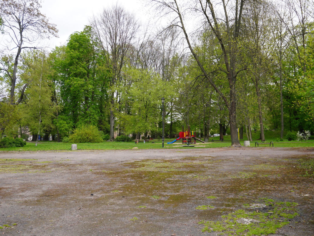Park Bronowice wiosną 2024