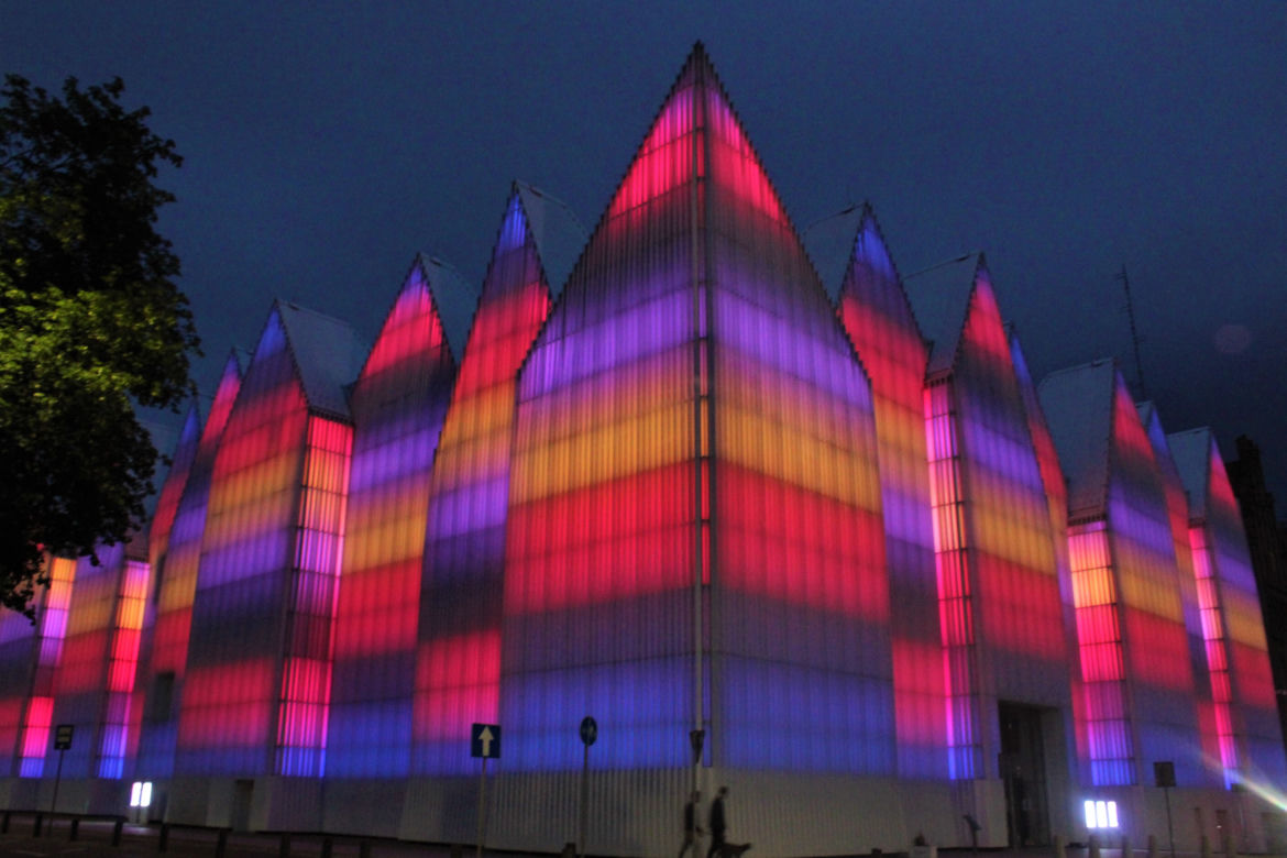 Pokaz iluminacji Filharmonii w Szczecinie z okazji Święta Muzyki