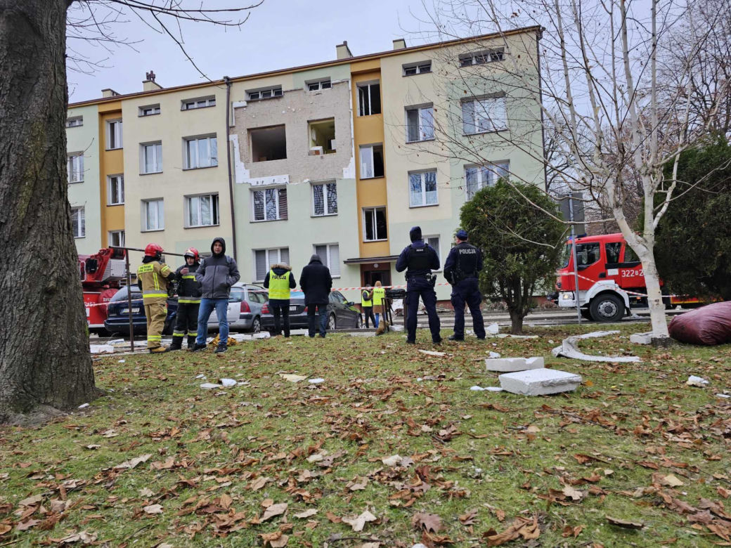 Potężna eksplozja gazu w Rzeszowie! Z mieszkania wyleciały wszystkie okna [ZDJĘCIA]