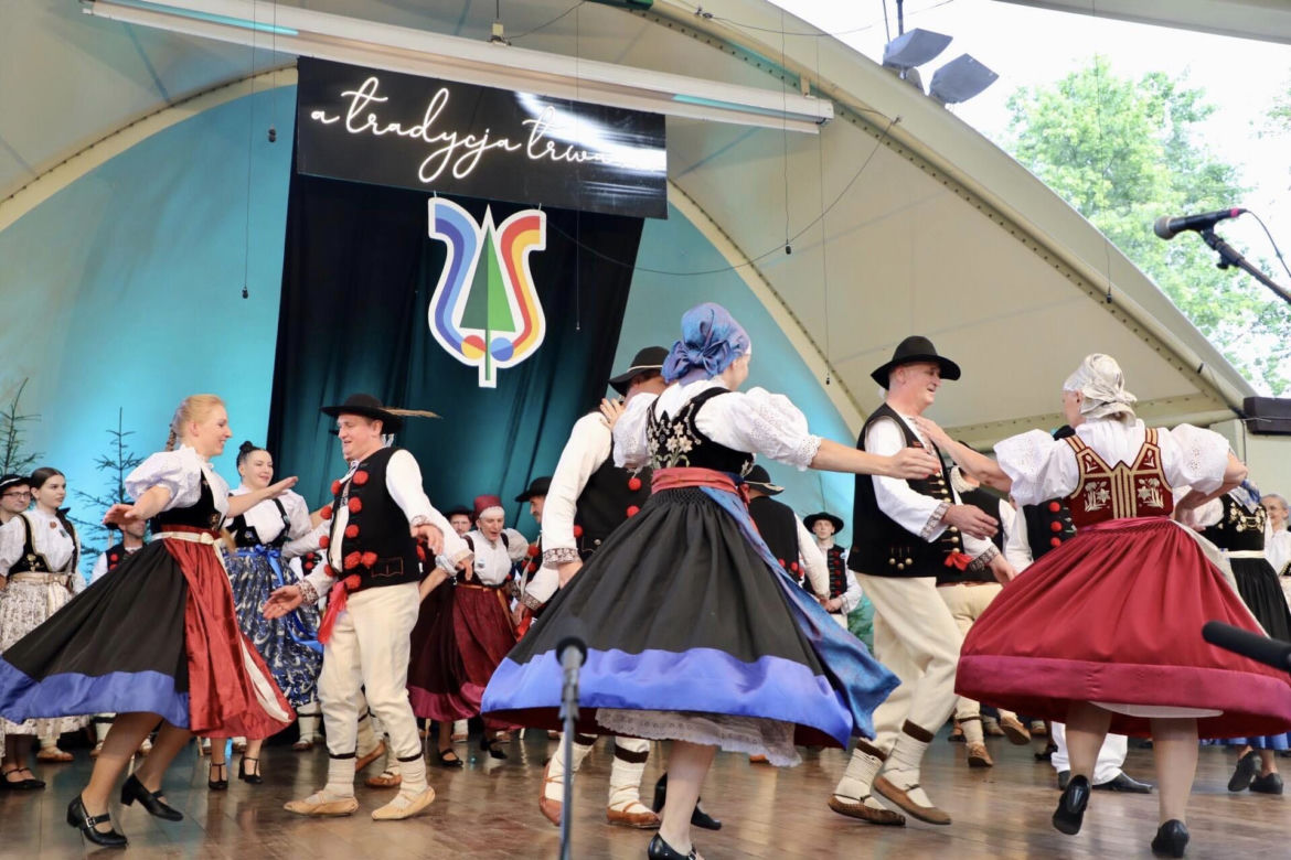 Rozpoczął się 60. jubileuszowy Tydzień Kultury Beskidzkiej. Przyjechało 20 zespołów z całego świata ZDJĘCIA, PROGRAM
