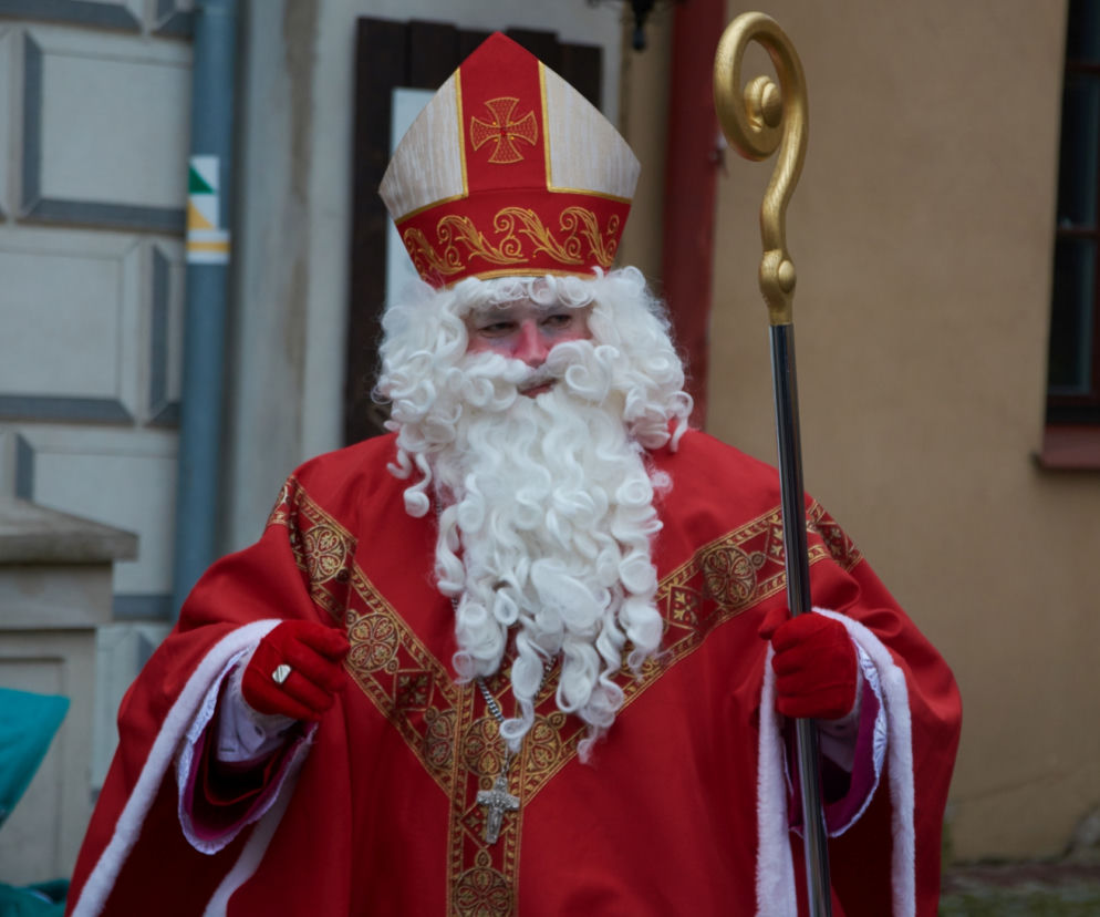 Setki Mikołajów w centrum miasta. Orszak św. Mikołaja w Lublinie