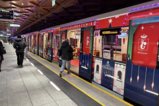 Świąteczne metro w Warszawie 2025