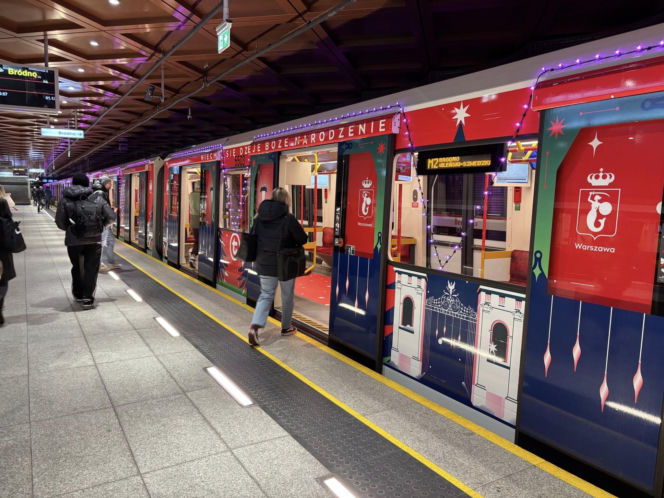 Świąteczne metro w Warszawie 2025