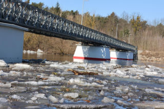 Alarm nad Wkrą! Woda wystąpiła z brzegów, służby w pełnej gotowości