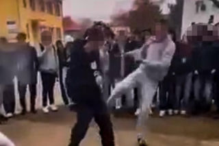 Uczniowie urządzili sobie „ustawkę” pod szkołą! Bójka na oczach tłumu. Nagrania trafiły do sieci