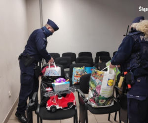 Katowice. Policjanci przekazali dary do domu dziecka