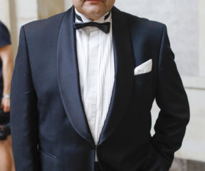Tak Cezary Żak wyglądał na początku kariery. Niezwykła metamorfoza gwiazdora Miodowych lat