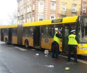 Naćpany kierowca autobusu potrącił pieszą