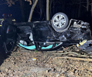 24-latek dachował Audi aż wypadł silnik! Przez cztery powiaty uciekał przed policją