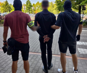 Podłożył ładunek w baku paliwa swojego auta