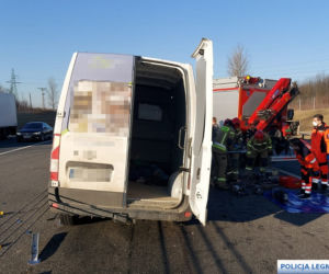 Tragiczy wypadek na na węźle autostrady A4 z drogą S-3. Kierujący kamperem poniósł śmierć na miejscu [ZDJĘCIA]