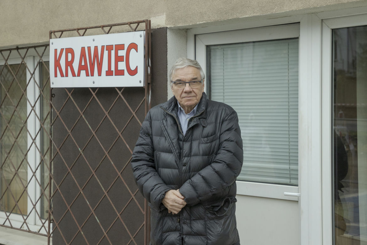 Traci klientów przez rozkopane ulice. Przy zakładzie Stanisława zawieszono znak zakazu parkowania