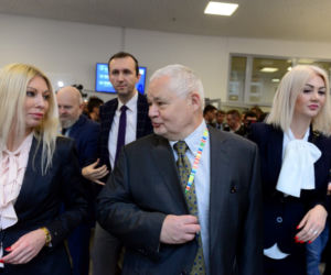 Prezes PiS krytykuje zarobki aniołków Glapińskiego