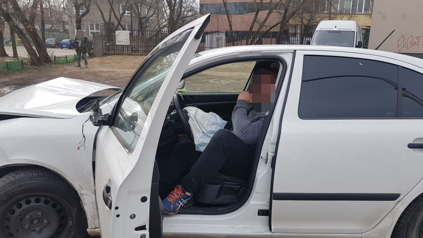 Stracił panowanie nad autem i wjechał na chodnik. Potrącił dwoje pieszych!