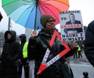 Protest przeciwko Lex Czarnek przez Sejmem