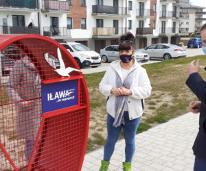 Podwójne serce na nakrętki stanęło na iławskim osiedlu Piastowskim