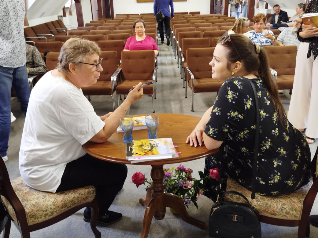 Uczestnicy wydarzenia mogli posłuchać o dotychczasowych dokonaniach literackich Renaty Chojeckiej