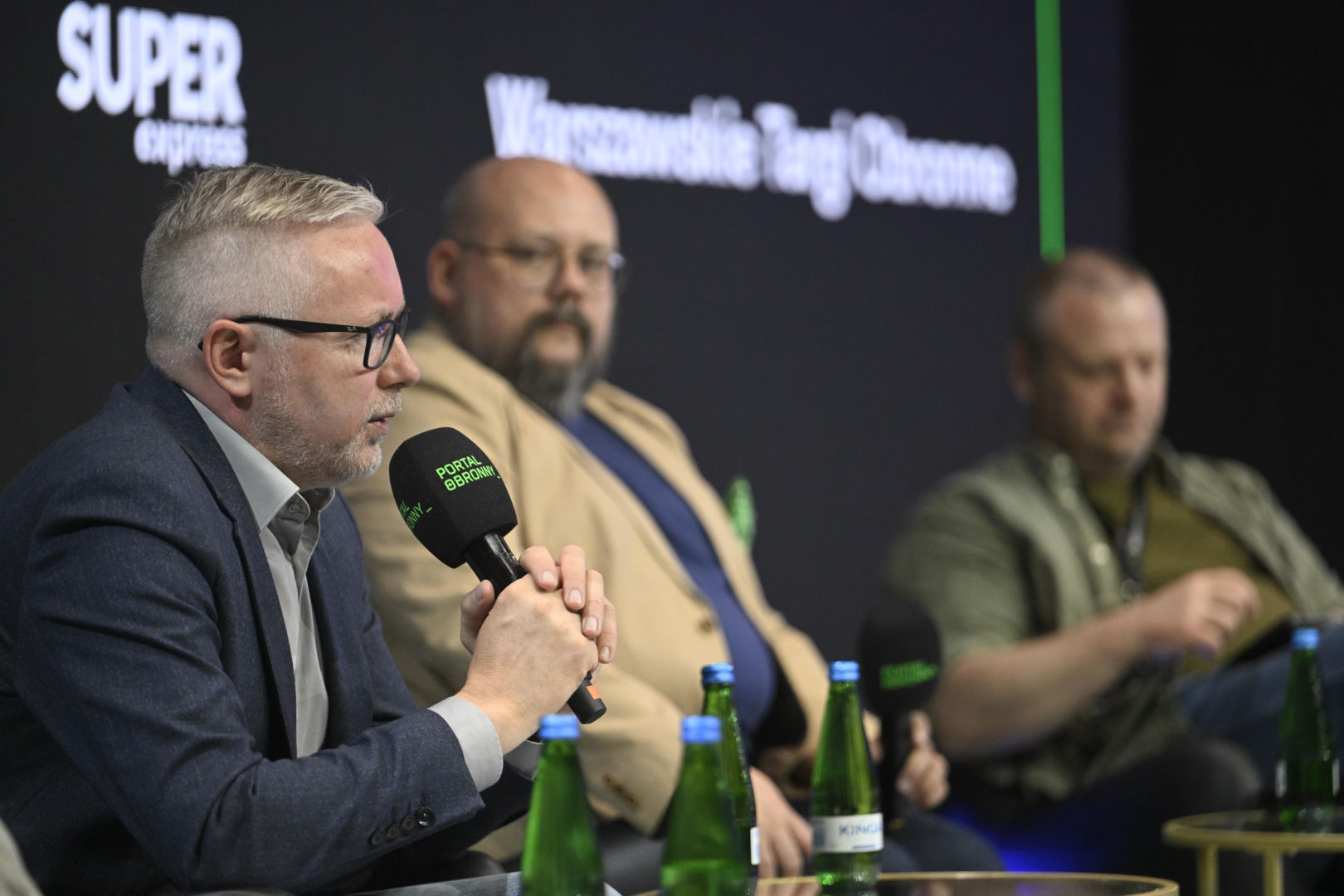 Warszawskie Targi Obronne. Scena Biała. Fake newsy. Czy można z nimi wygrać