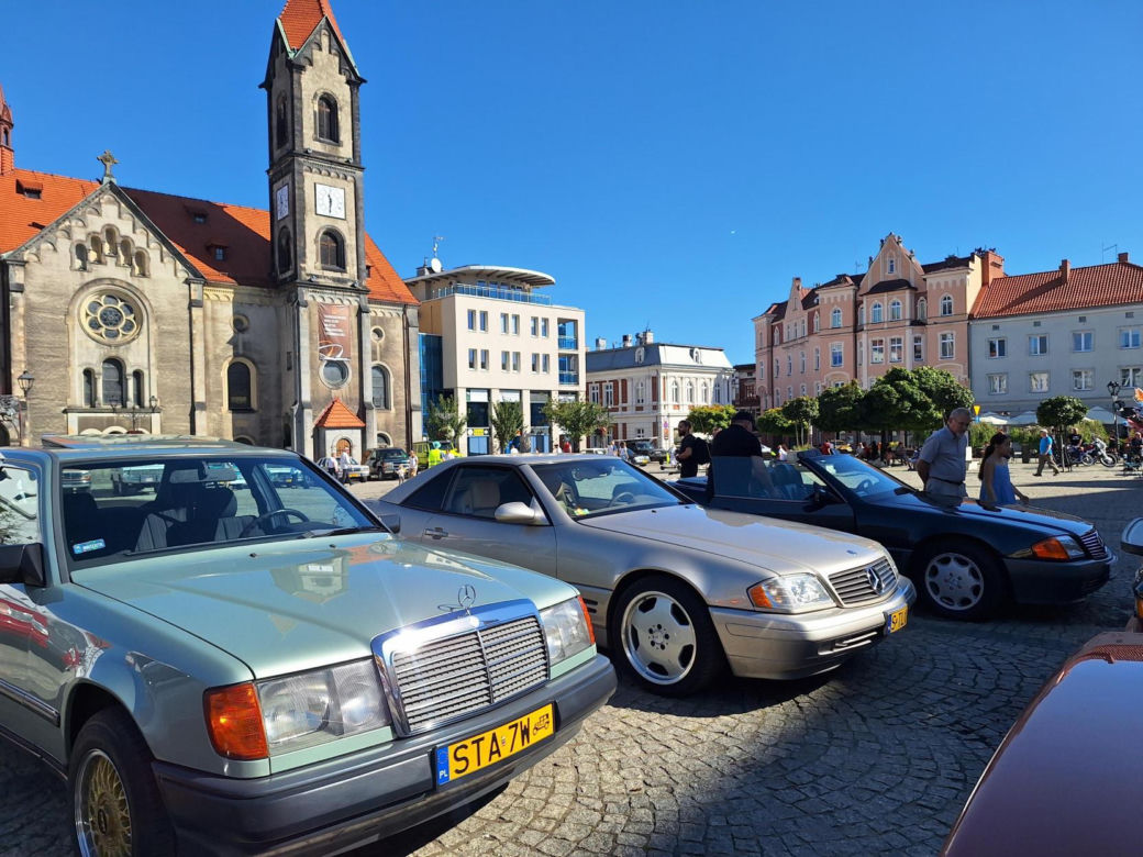 11. Zlot Pojazdów Zabytkowych. Klasyki motoryzacji opanowały Tarnowskie Góry