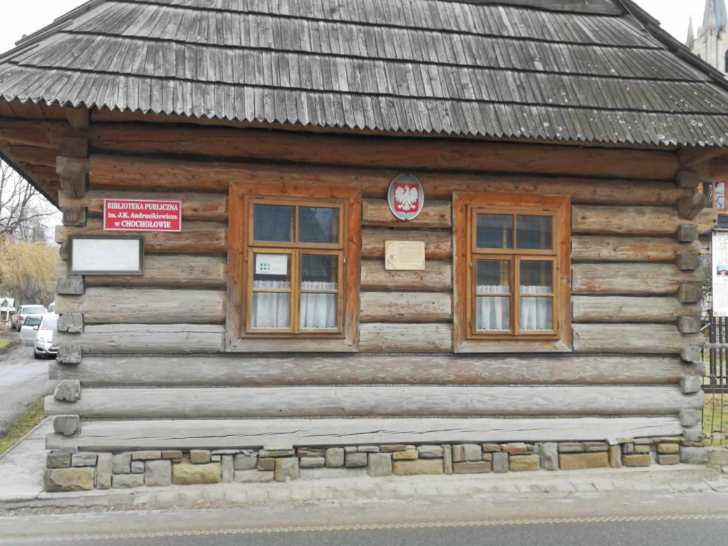 Ta małopolska wieś to żywy skansen. Kilkuset letnie chałupy wciąż zamieszkują mieszkańcy