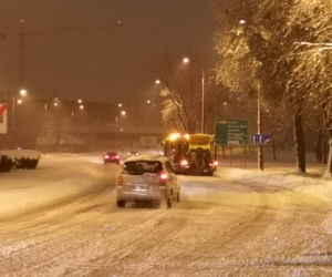 Atak zimy w Białymstoku. Śnieżyca sparaliżowała miasto i region [ZDJĘCIA]