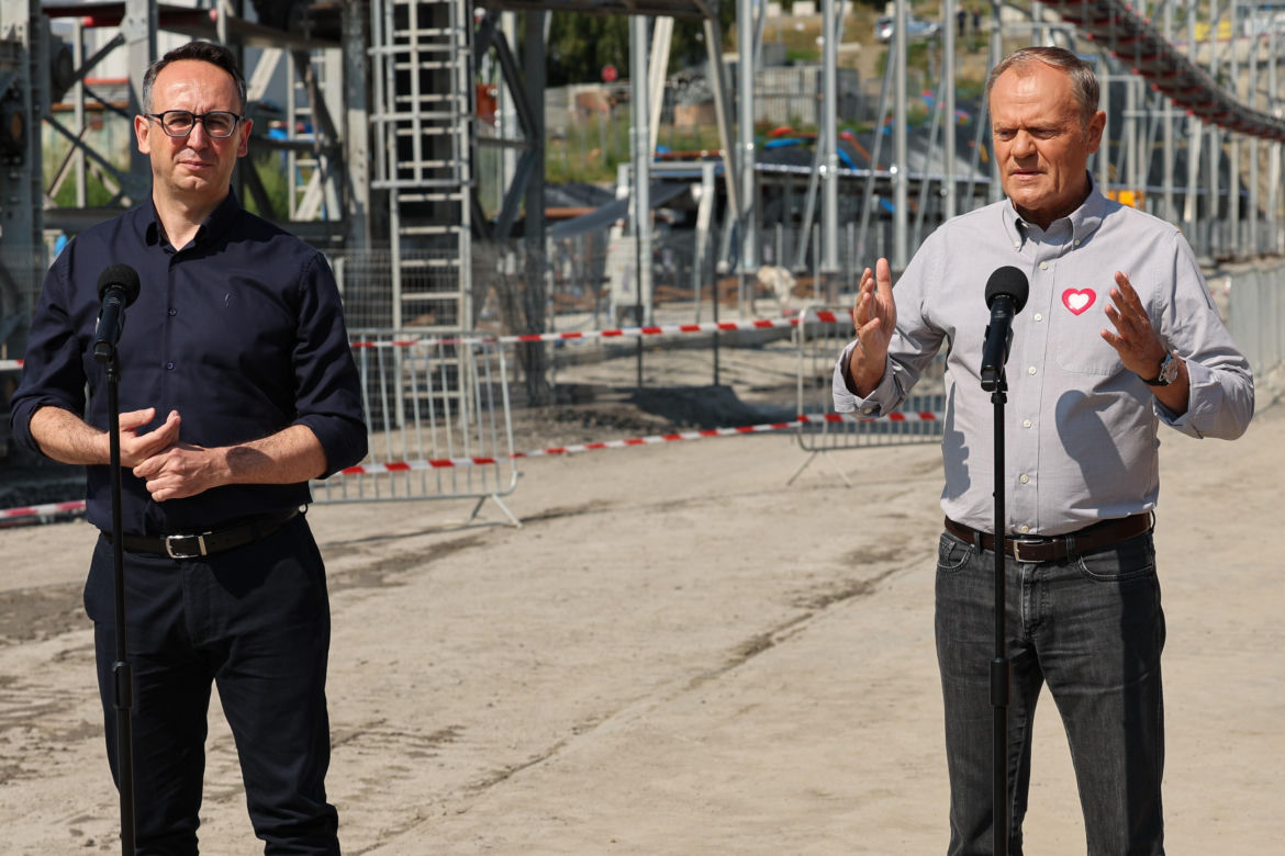 Donald Tusk w Męcinie. Premier odwiedził budowę największego tunelu kolejowego w Polsce