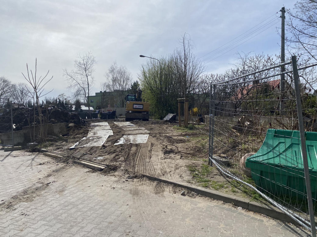Prace przy ul. Harcerskiej w Zielonej Górze idą jak burza! O drzewie i wodzie nie ma śladu