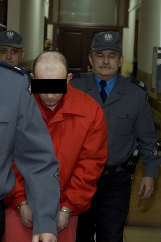 Kazałem się jej rozebrać i zrobiłem to z nią. Zadawałem ciosy nożem. Nie chciałem zabić