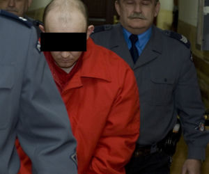 Kazałem się jej rozebrać i zrobiłem to z nią. Zadawałem ciosy nożem. Nie chciałem zabić