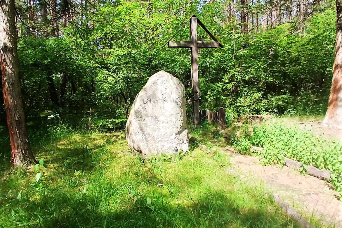Leśny cmentarz rodu von Ramin